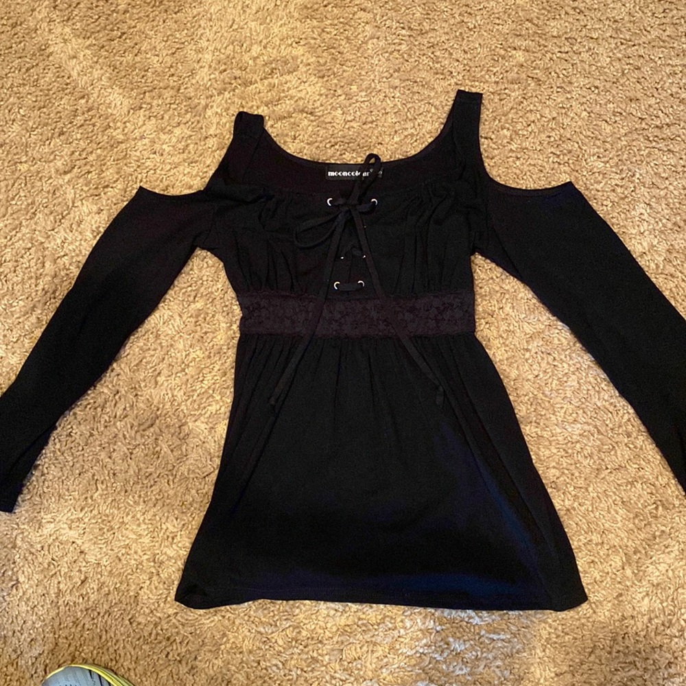 Black cotton open shoulder long sleeve shirt